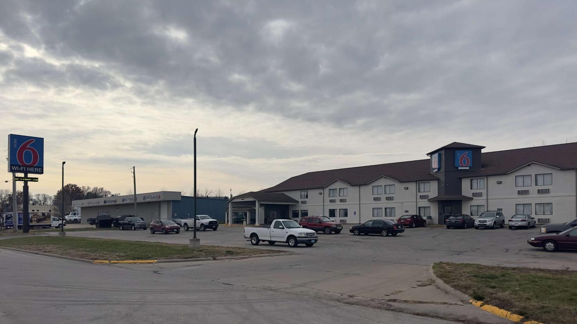 Motel 6-Waterloo, Ia Exteriör bild