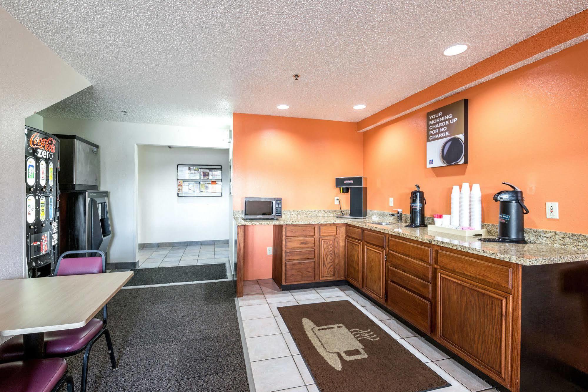 Motel 6-Waterloo, Ia Exteriör bild